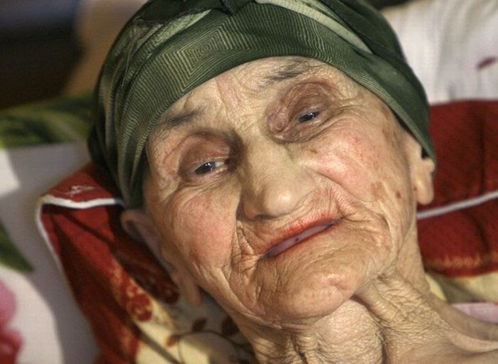 The Oldest Person in the World Turns 130 (14 pics)