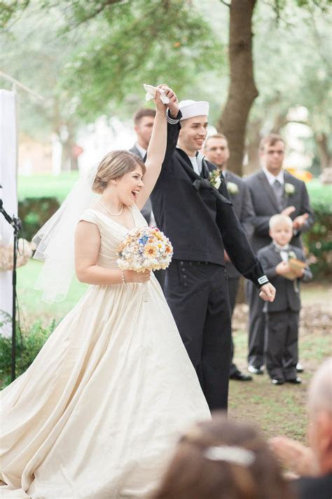There are several ways to find the closest at&t store locations. Husband & Wife - Chic Vintage Brides : Chic Vintage Brides