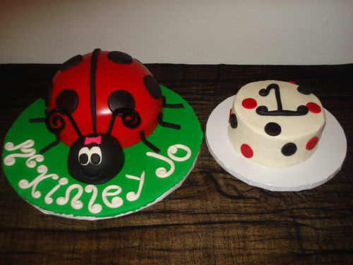 1st birthday cake cartoon. The smash cake is white cake