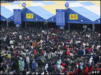 Crowds at Guangzhou station, 28/01