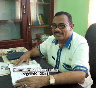 Saumlaki, Malukupost.com - Dinas Lingkungan Hidup (DLH) Pemerintah Kabupaten Maluku Tenggara Barat akan melakukan gerakan penghijauan di daerah-daerah yang merupakan sumber air. Kepala DLH MTB, Herman Yoseph Lerebulan di Saumlaki, Kamis (6/4) menyatakan pihaknya menerjunkan tim kajian lingkungan hidup ke empat kecamatan yakni Tanimbar Utara, Wuarlabobar, Molu Maru, dan Wermaktian. "Selain untuk pengawasan lingkungan hidup dan membuat pakta integritas, tim itu bertugas melakukan studi terkait rencana perlakuan dan perlindungan sumber-sumber air dengan pendekatan penghijauan," katanya.