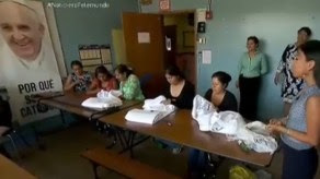 Las mujeres trabajan en un taller en un barrio de Nueva York.