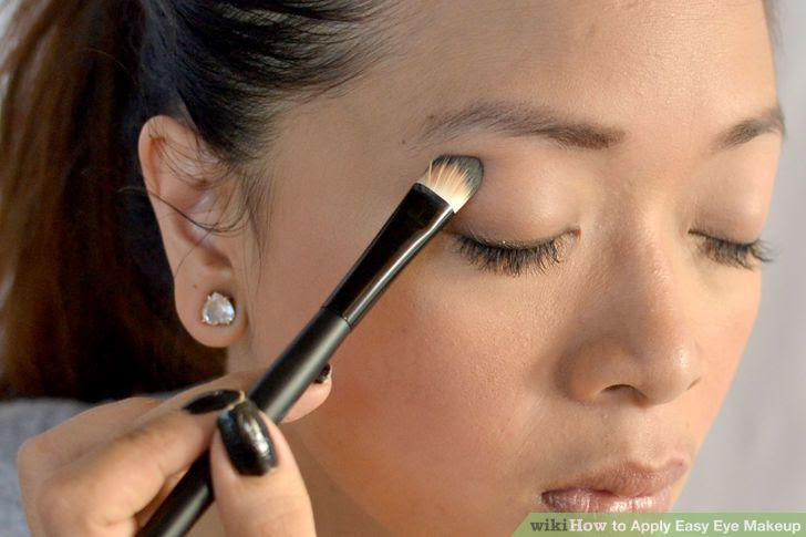Apply Easy Eye Makeup Step 4.jpg