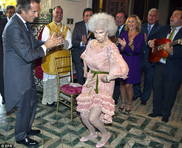 アルバ公爵夫人はフラメンコを舞う 結婚相手は２５歳年下の公務員 New Way New Life