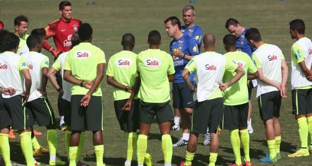 dunga-conversa-com-jogadores