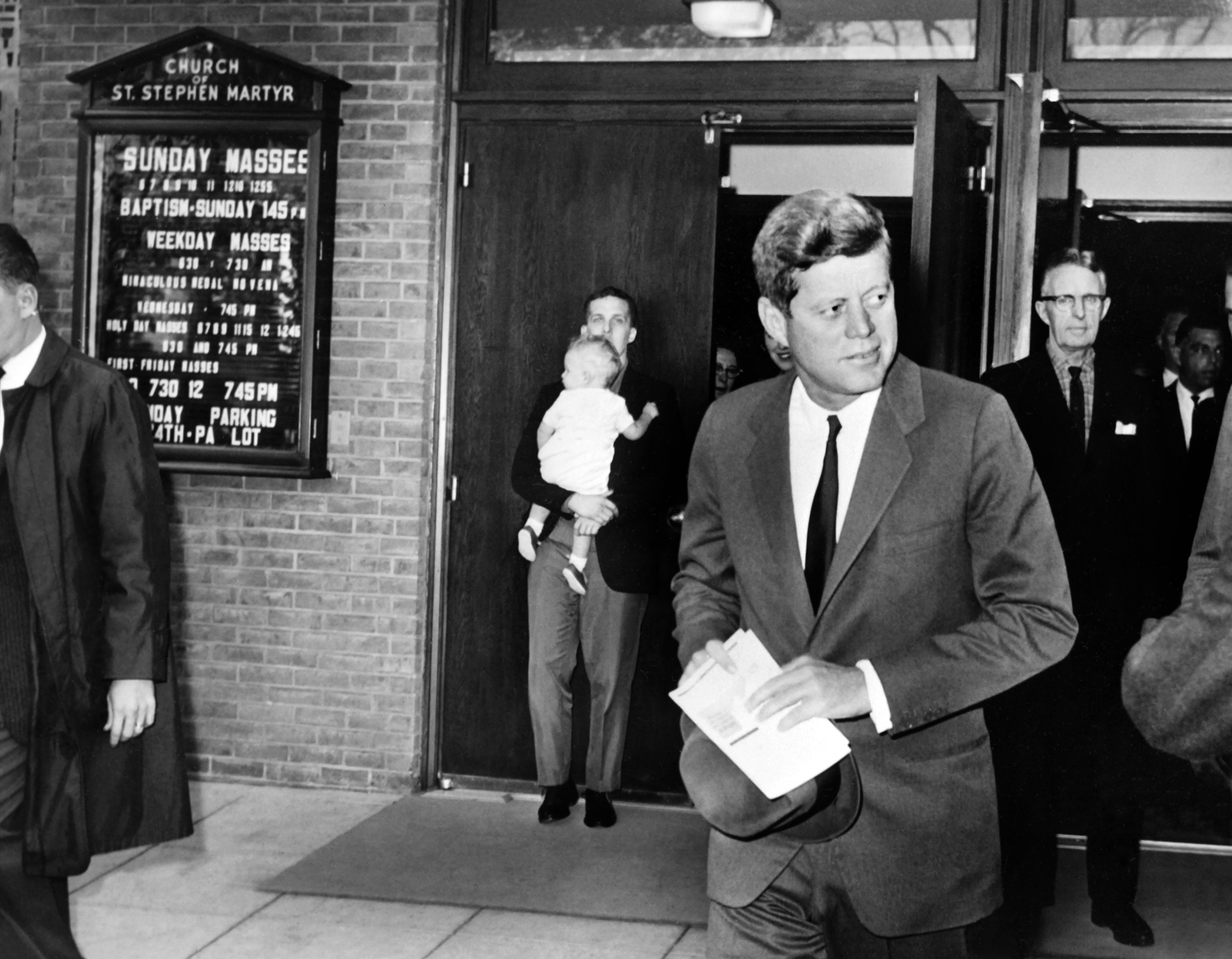 New Memoir Reveals Secrets of JFK's Affair With White House Intern