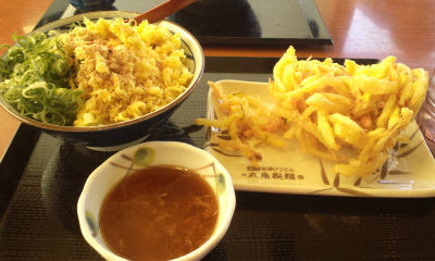 丸亀製麺のとろ玉うどんの美味しい食べ方と お勧めトッピングは デカ盛り野菜かき揚げのこれまたおいしい食べ方をご照会 ユーザー車検クラブ管理人ブログ