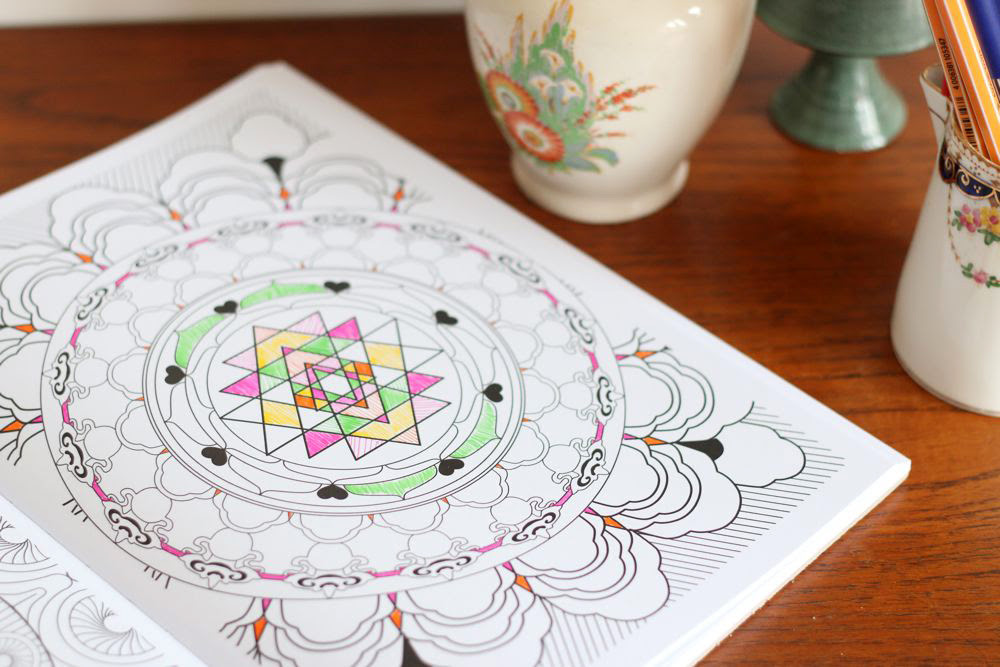 ART THERAPY - MANDALAS COLOURING IN AND MEDITATION - Lobster ...