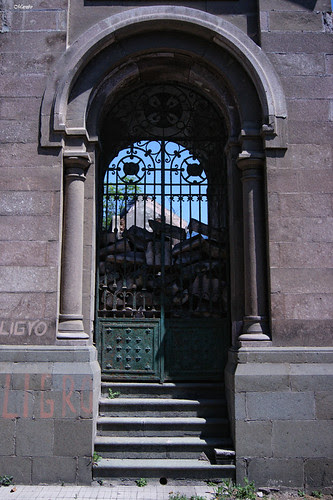 Cementerio General by Alejandro Bonilla