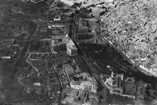 Aerial photo of central Baku by Victor Korvin-Kerber. 1918