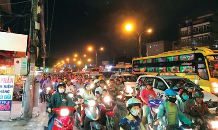 Kẹt xe nghiêm trọng ở Sài Gòn những ngày qua. Ảnh: Ngô Bình.