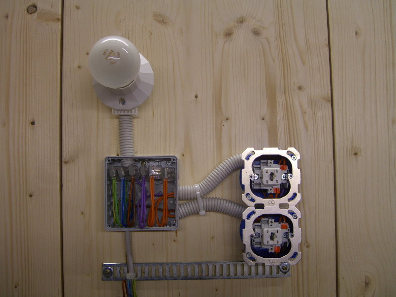 Wechselschaltung anschliessen und verdrahten - Elektricks.com