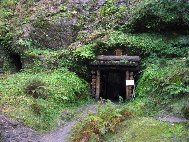銀山坑道コース 石見銀山ガイドの会