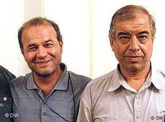 فعال کارگری ابراهیم مددی (راست) در کنار منصور اسانلو، رئیس سندیکای شرکت واحد اتوبوسرانی تهران