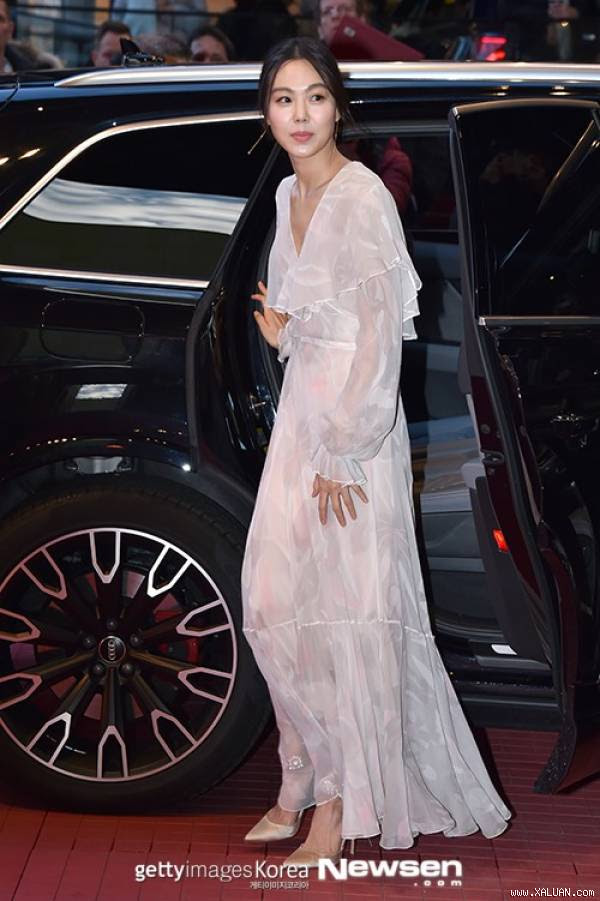 Cặp đôi ‘chú, cháu’ Hàn Quốc tình cảm trên thảm đỏ quốc tế