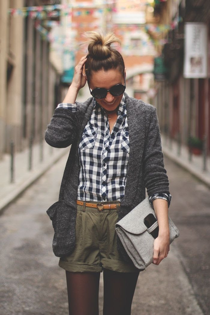 ベストカーキ ショート パンツ コーデ 人気のファッションスタイル