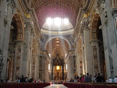 Dalam St Peter’s Basilica, Vatican City