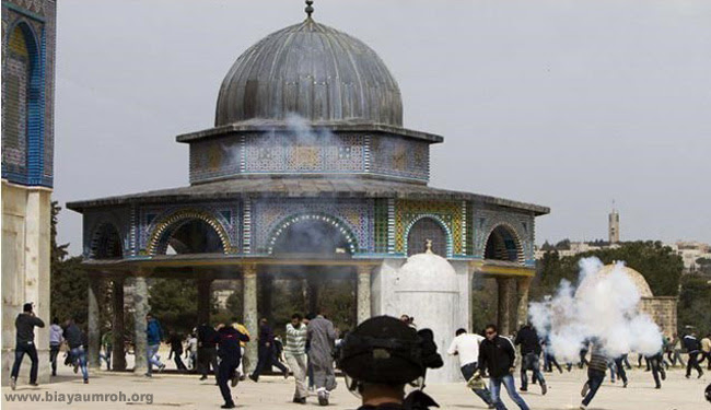 Israel Melempar Granat ke Masjid Al-Aqsa  Biaya Umroh 