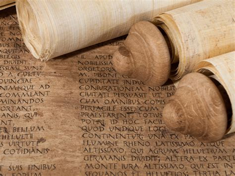 Nutze lateinische sprichwörter, redewendungen, zitate und weisheiten im alltag, für grußkarten oder in wissenschaftlichen arbeiten. Schriftrolle