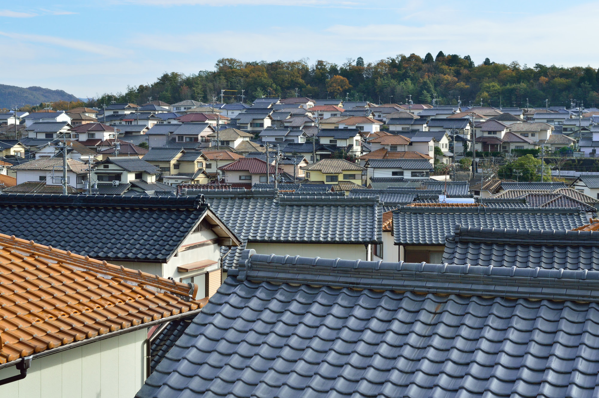 屋根に適したメンテナンス周期とは 屋根材ごとに異なる耐用年数と劣化のポイント 日本の家には瓦屋根