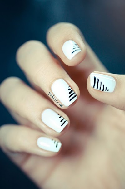 26 Decoracion de uñas puntos y lineas