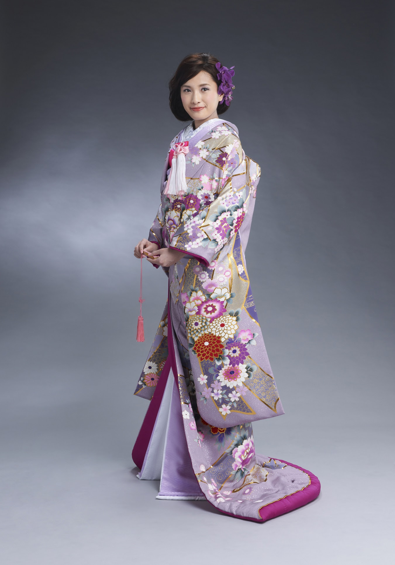 結婚式には和装も素敵 結婚式に着たい華やかな色打掛の色別画像集