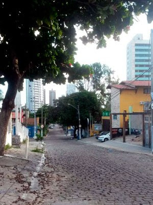 Rua do Salsa é muito frequentada por estrangeiros que visitam Natal (Foto: Muriu Mesquita/Inter TV Cabugi)