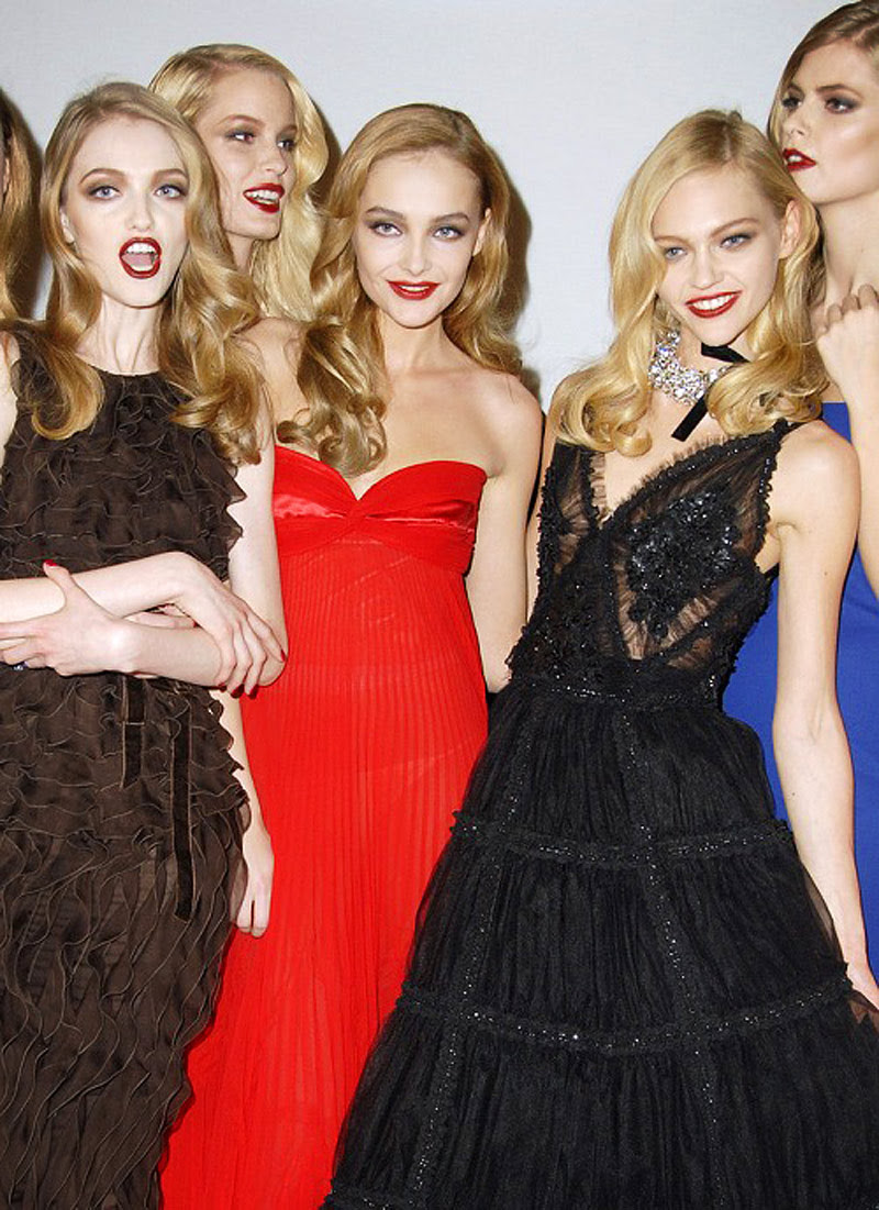 Fashion Model Snejana Onopka Sasha Pivovarova, Fashion editorials, Lace dress, Style inspiration, Fashion photography, Long hair