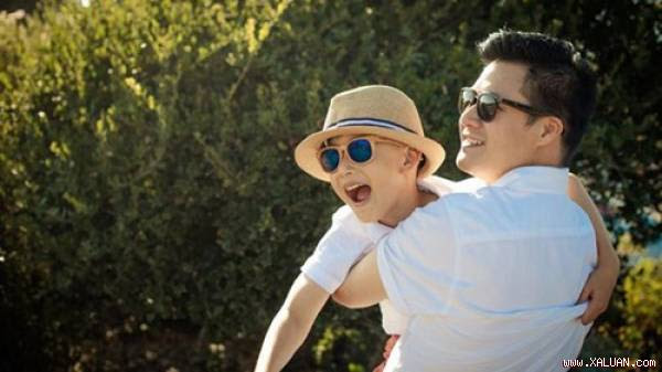  Quang Dũng và khoảnh khắc vui bên con trai.