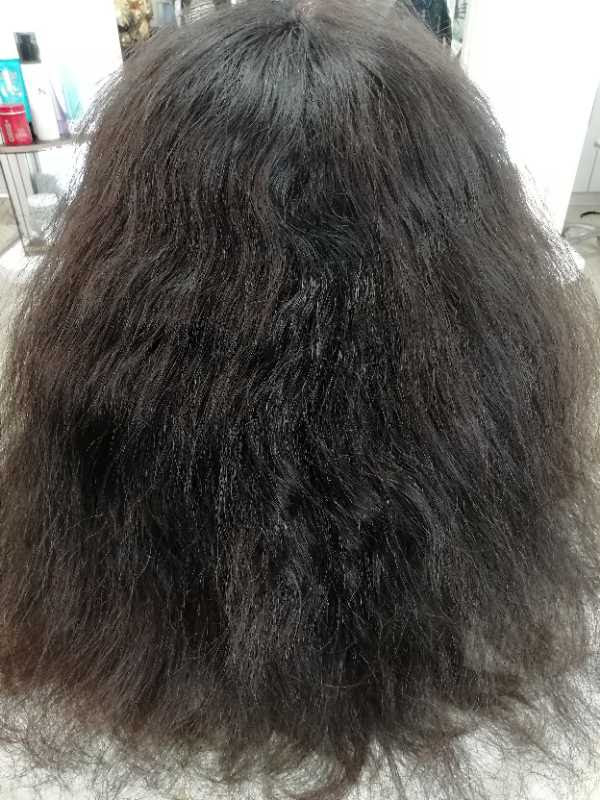 天然パーマの広がりやすい髪をヘアリセッターで