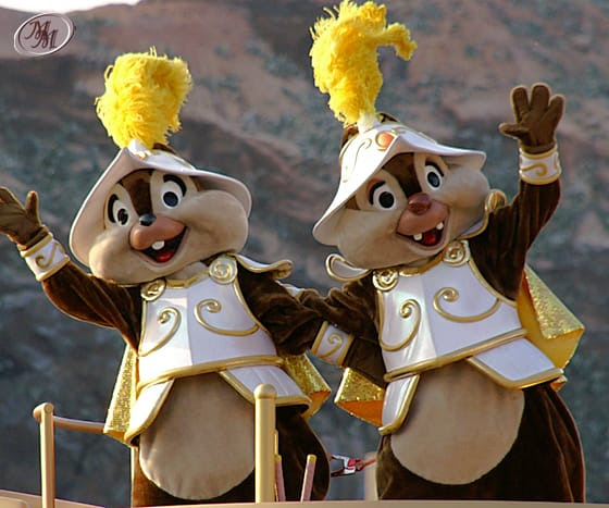 チップとデールの後姿って 総天然色disney