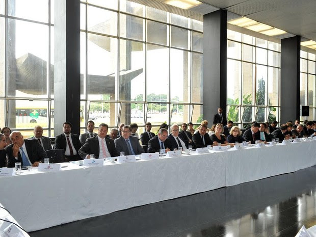 Reunião do Departamento Penitenciário Nacional com representantes dos estados para debater a crise prisional (Foto: Isaac Amorim/MJC/Divulgação)