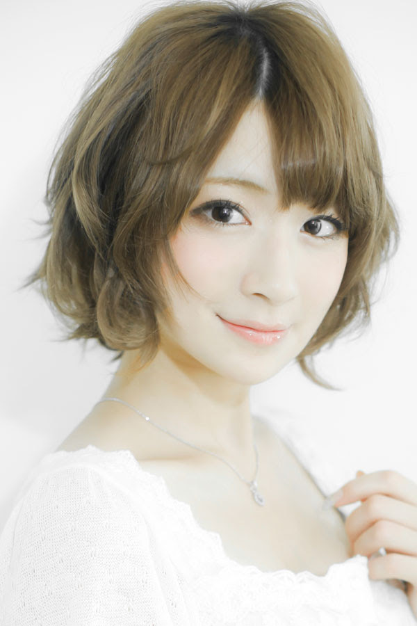 ゆるふわパーマのマッシュショートボブ アッシュカラー 原宿 美容室