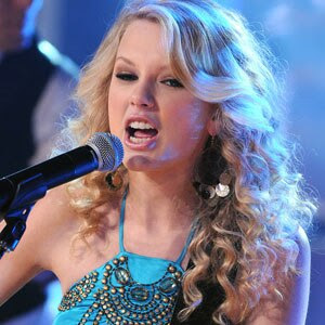 http://images.eonline.com/eol_images/Entire_Site/20080727/300.Swift.Taylor.072708.jpg