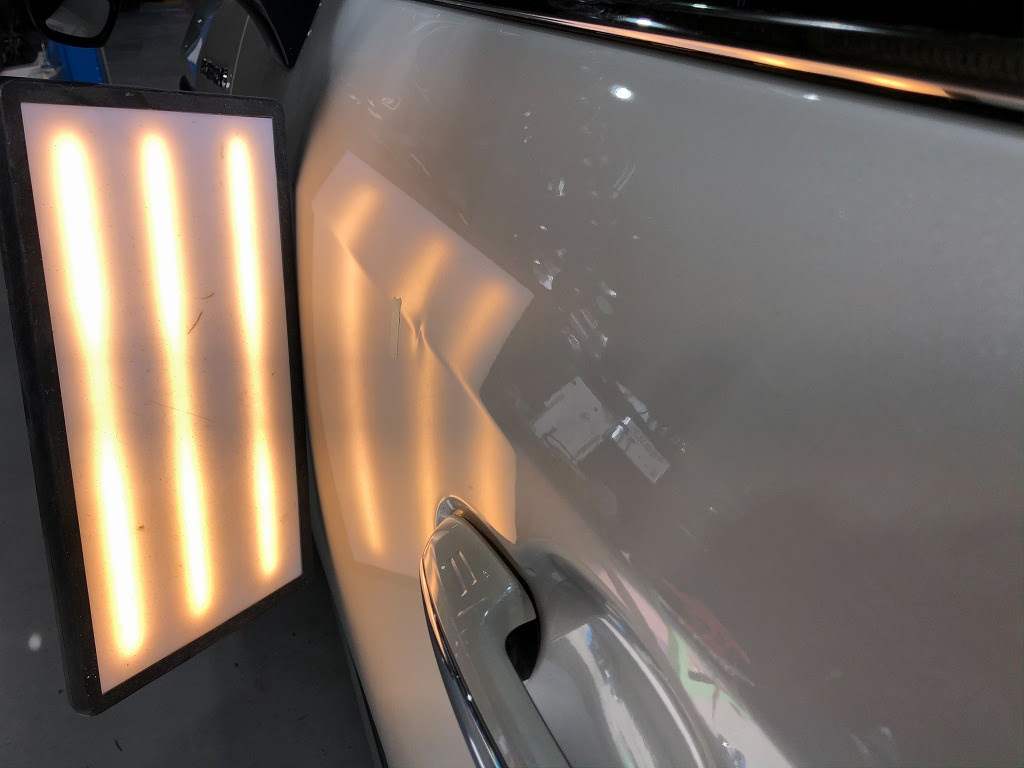トヨタ Rav４ ドアのエクボのデントリペア修理 姫路市の車の板金塗装 へこみ キズ 直し 事故修理 加古川市 高砂市 キズ ヘコミ修理 板金塗装なら鈑金塗装チャンピオンの店