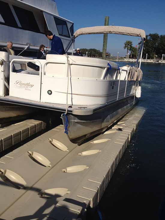 Pontoon Lift | Easily dock your pontoon boat, up to 3500 