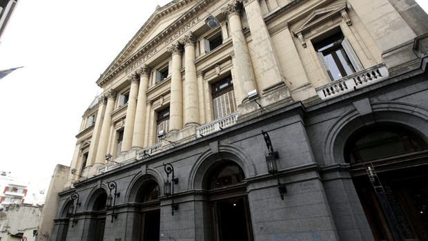 El frente del centenario edificio de la calle México 564