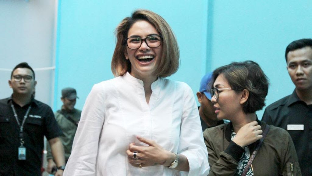 Nikita Mirzani Dilaporkan Balik Asisten Julia Perez