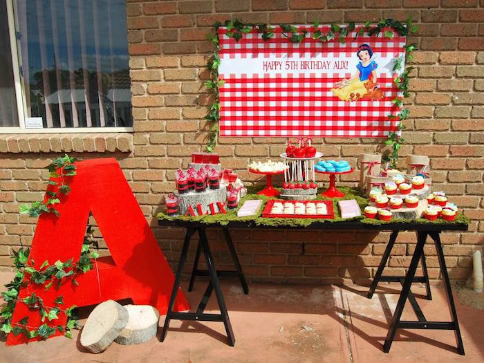 Kara s Party Ideas Snow White themed birthday party via Kara s Party Ideas Snow White themed birthday party via