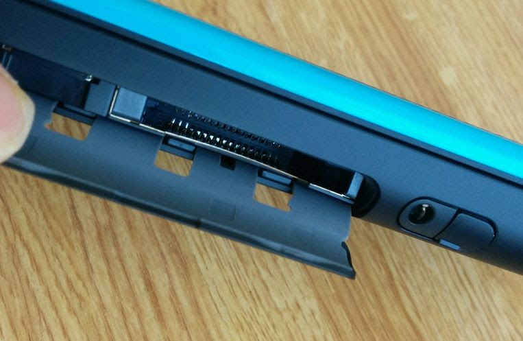 Newニンテンドー2dsll買ってきた 画面デカいのに軽い こやつは上様ではない