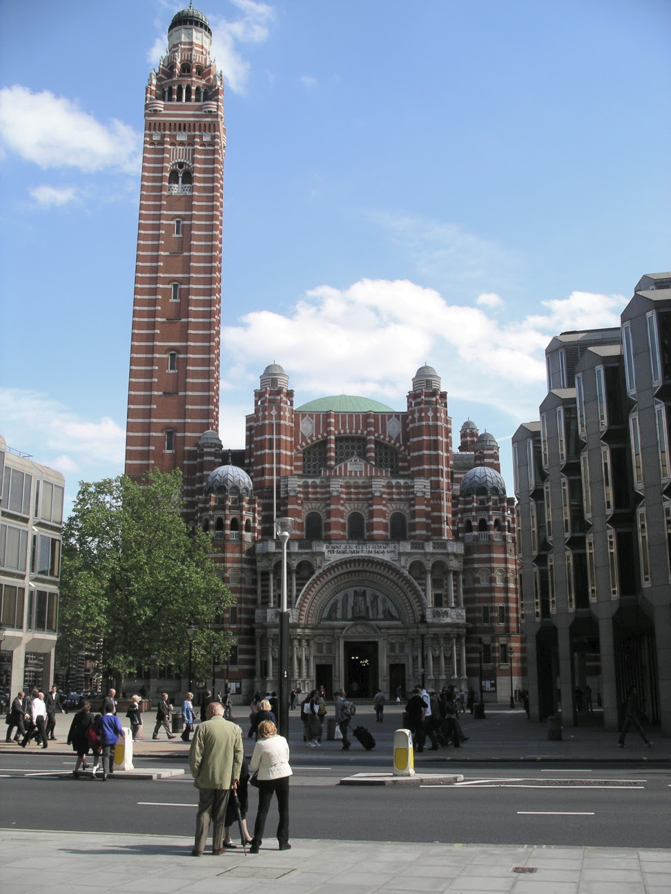 http://upload.wikimedia.org/wikipedia/commons/0/05/WestminsterCathedralFull.jpg