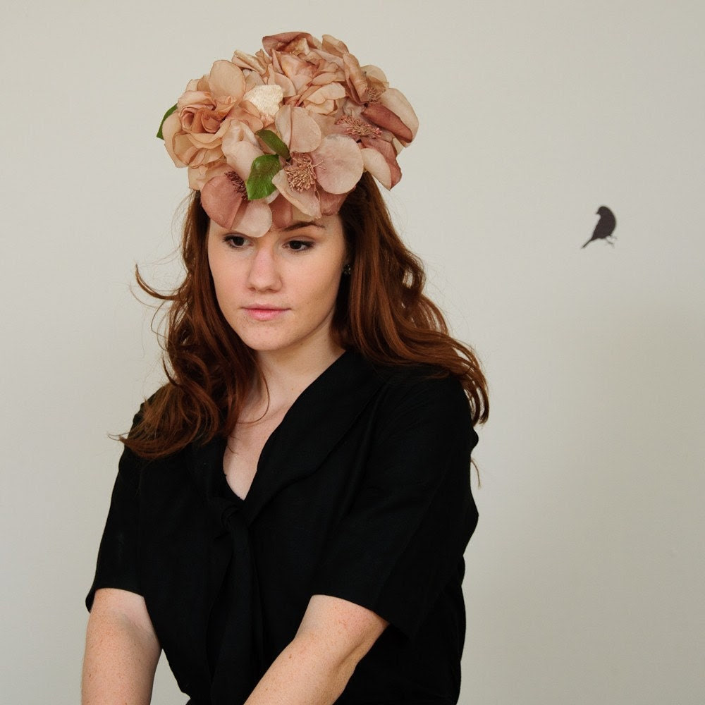 The 1950s Wild Dogwood Widows Peak Hat