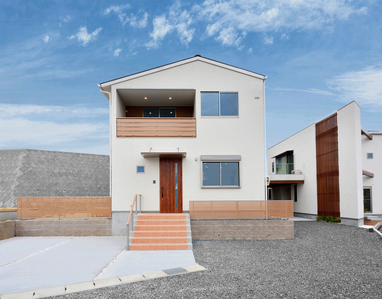 三角屋根の白い家 田原町 S様邸 ナーブの家 寿鉱業 Narv事業部