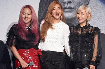 Foto: Wow, Yoona-Tiffany SNSD dan Dara Eks 2NE1 Sama-Sama Nonton Konser S.E.Swww.horassumutnews.com - Berita Terkini Terbaru Hari Ini -Girl grup generasi pertama bentukan SM Entertainment, S.E.S, siap comeback Januari tahun depan. Ini merupakan reuni grup beranggotakan 3 orang tersebut sejak bubar pada 2002.