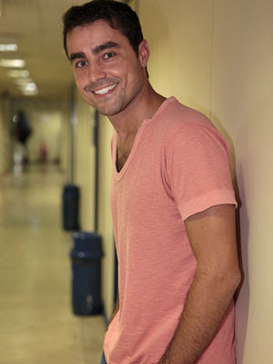 Ricardo Pereira conta tudo sobre seu novo personagem (Foto: Aquele Beijo/ TV Globo)