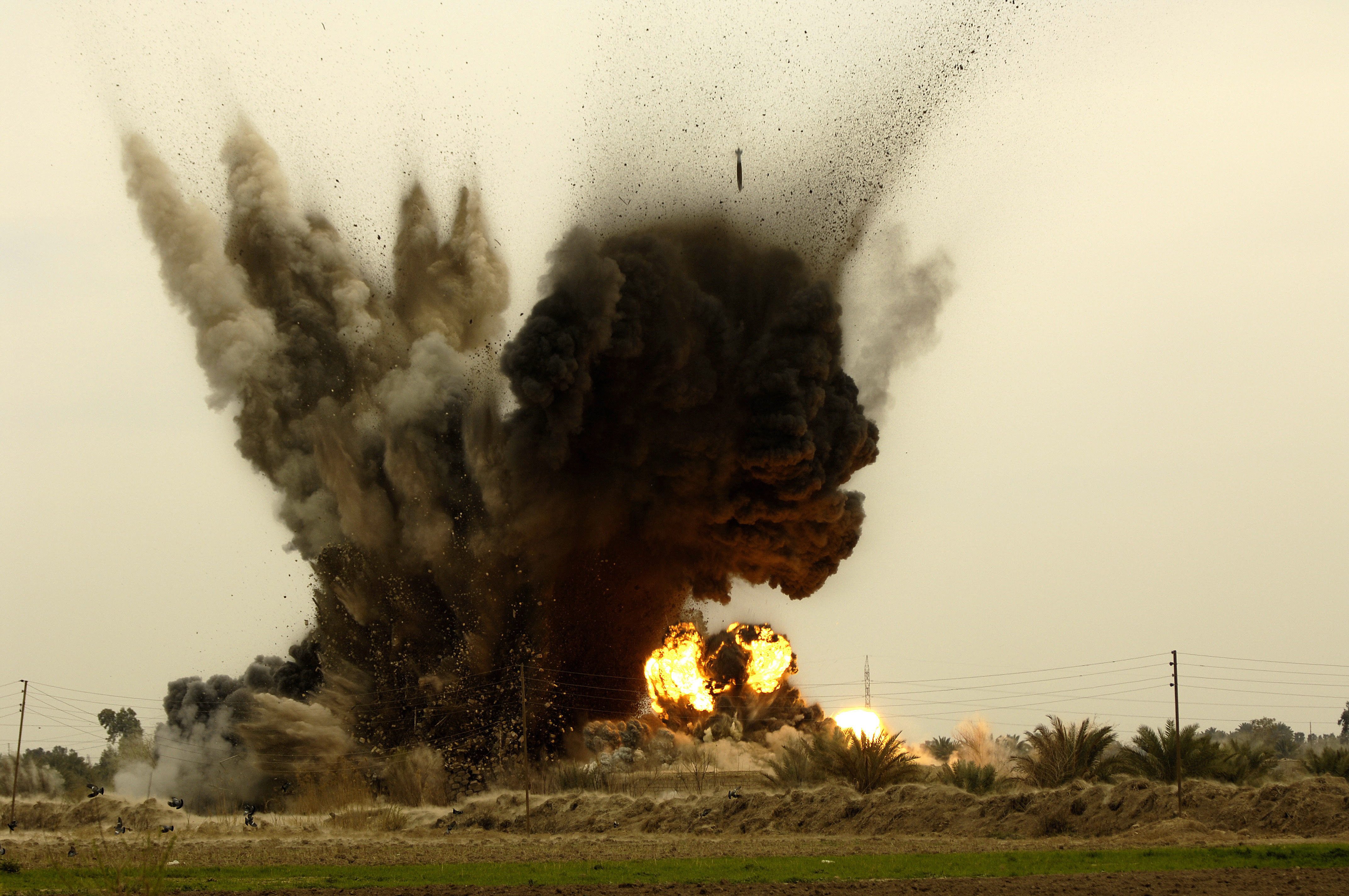 フリー画像 戦争写真 爆発 爆破 煙 スモーク 画像素材なら 無料 フリー写真素材のフリーフォト