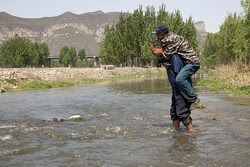 Blind man, armless friend plant thousands of trees in China