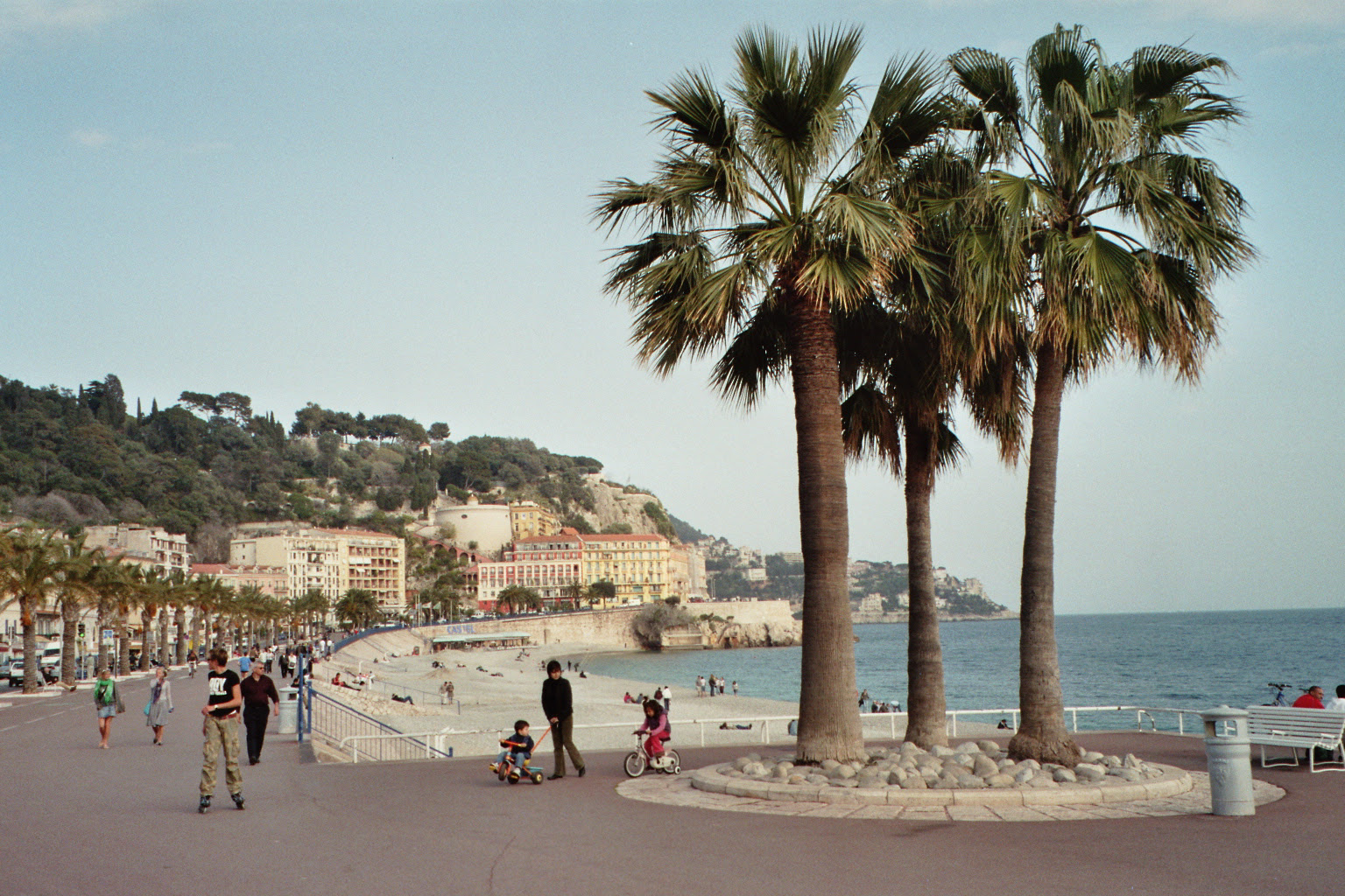 File:Nizza Strandpromenade 2006.jpg - Wikimedia Commons