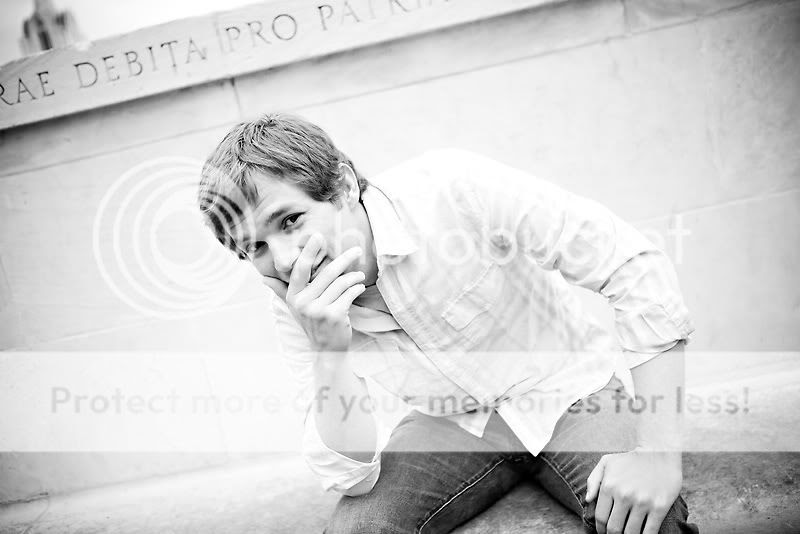 engagement photos,UT,University of Texas,campus,Austin,Courtney Sprague Photography