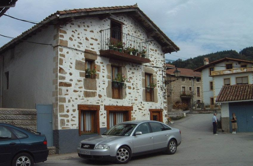 EN MI PUEBLO DE VACACIONES INFANTILES, UBIDE (ANTES UBIDEA), DE DONDE PROCEDÍA MI ABUELA PATERNA.